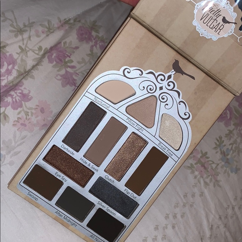 Pretty Vulgar - Nightingale Eyeshadow Palette 💛